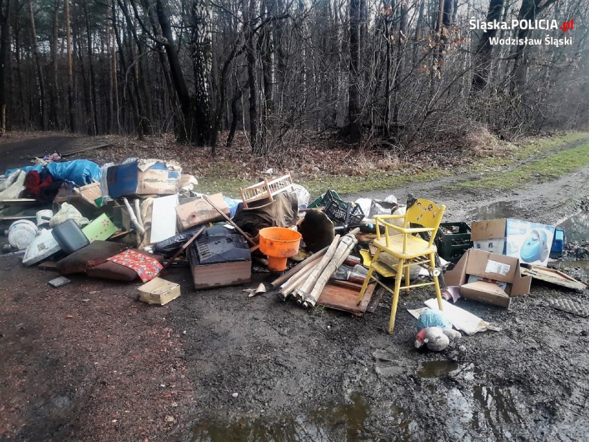 Dzikie wysypiska śmieci odkryte w Skrzyszowie i Gołkowicach