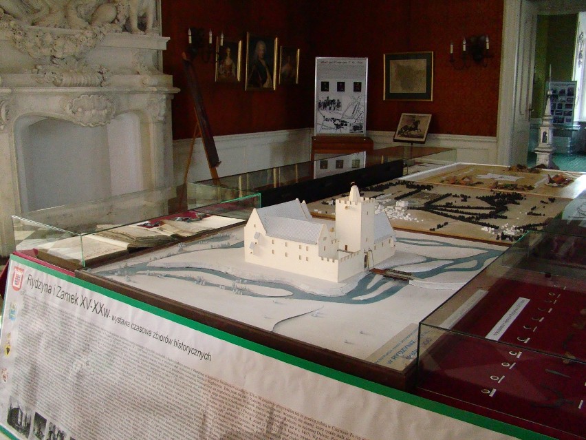 RYDZYNA: na zamku można oglądać wystawę „Rydzyna i Zamek XV-XX wiek” [ZDJĘCIA]