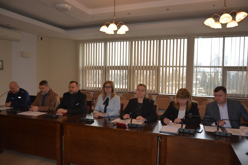 O bezpieczeństwie na posiedzeniu Powiatowego Zespołu Zarządzania Kryzysowego w Radomsku