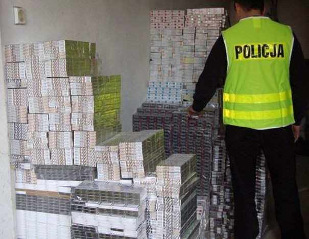 Policjanci natrafili na 32 tys. paczek nielegalnych papierosów