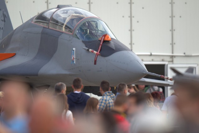 Airshow 2015 Radom - pokazy Aeroklubu Polskiego, wystawa sprzętu wojskowego.