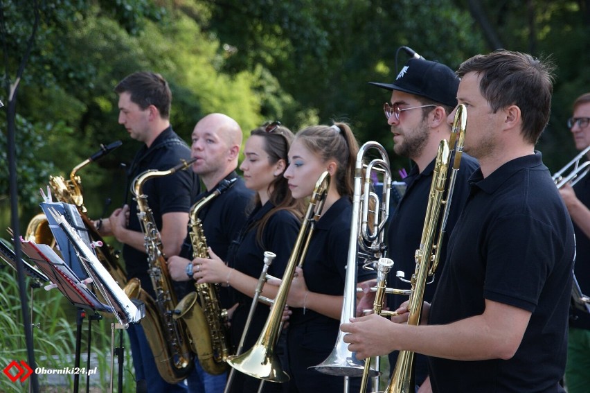 Koncert Brass Band Oborniki na obornickich łazienkach! [ZDJĘCIA]