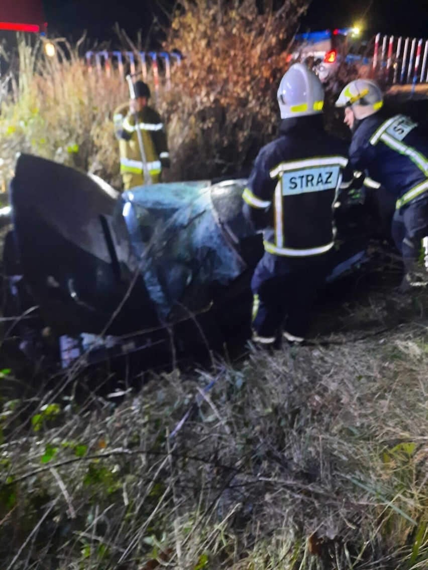 Śmiertelny wypadek we Wrociszowie Dolnym i pożar mieszkania w Zgorzelcu. Strażacy w akcji