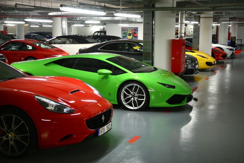 Supercar Club Poland. Odwiedziliśmy super parking w...