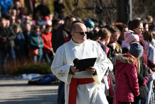 Józef Zygmunt najpierw  wcielił się w rolę Judasza, której nikt nie chciał przyjąć. Teraz jest narratorem