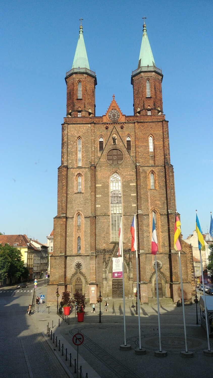 Najstarszym kościołem w Legnicy jest ewangelicki kościół...