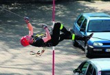 Gdynia: Ćwiczenia grup ratowniczych na wysokościach przed Euro 2012