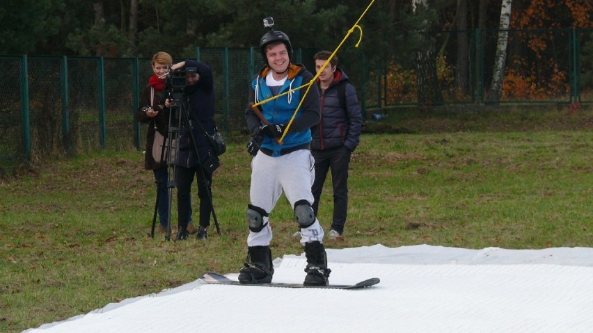 Lodowisko powiatowe i snowpark w Bełchatowie są juz czynne [ZDJĘCIA]
