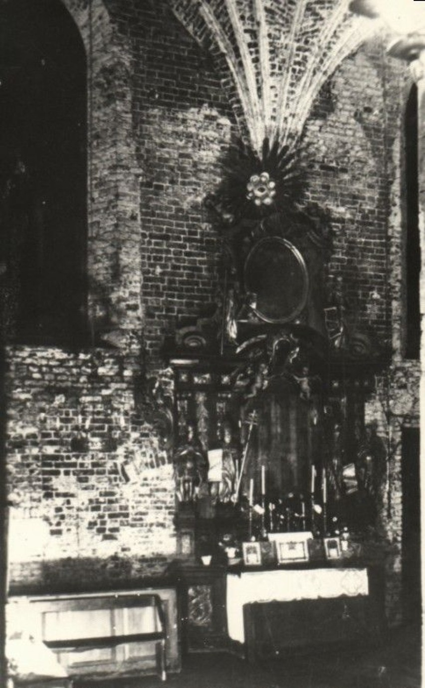 Zdj. 19. Ściana południowa nawy bocznej. Widok od strony wewnętrznej, po zdjęciu tynków w 1939 r.