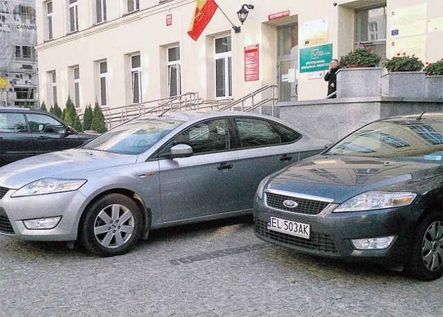 Prezydenckie fordy są najbardziej reprezentacyjnymi autami magistratu.