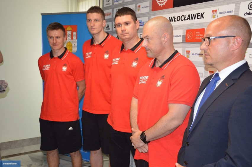 Reprezentacja Polski w koszykówce w Urzędzie Miasta Włocławek [zdjęcia, wideo]