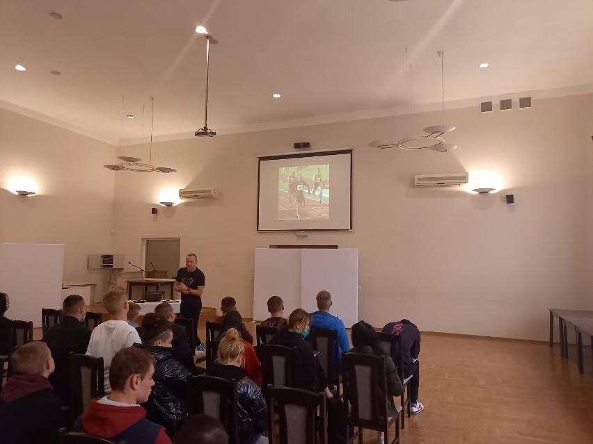 Marcin Urbaś spotkał się z młodzieżą z CKiW OHP w Pleszewie