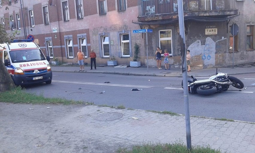 Zabrze: Wypadek w Mikulczycach z udziałem motocyklisty [ZDJĘCIA]. 20-letni kierowca osobówki nie udzielił pierwszeństwa motocykliście