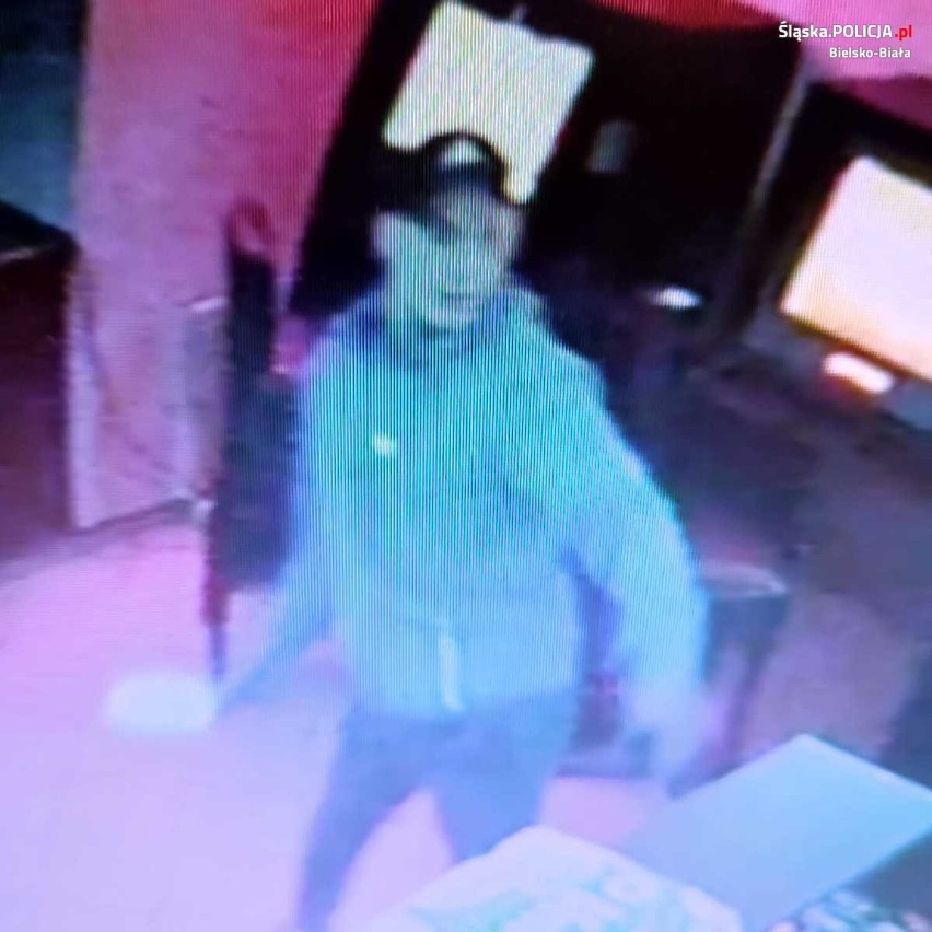 Napad na salon gier w Bielsku-Białej. Grożąc nożem, ukradł pieniądze. Rozpoznajesz podejrzanego?