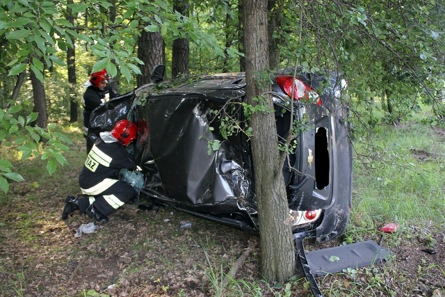 Leszno: Dachowanie samochodu osobowego na krajowej "piątce" [ZDJĘCIA]

Na odcinku krajowej "piątki" między Lesznem a Rydzyną doszło dziś, dnia 13 czerwca, do wypadku drogowego z udziałem samochodu osobowego. Jedna osoba została poszkodowana.