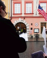 Kraków: wizytę w konsulacie USA zacznij od... baru