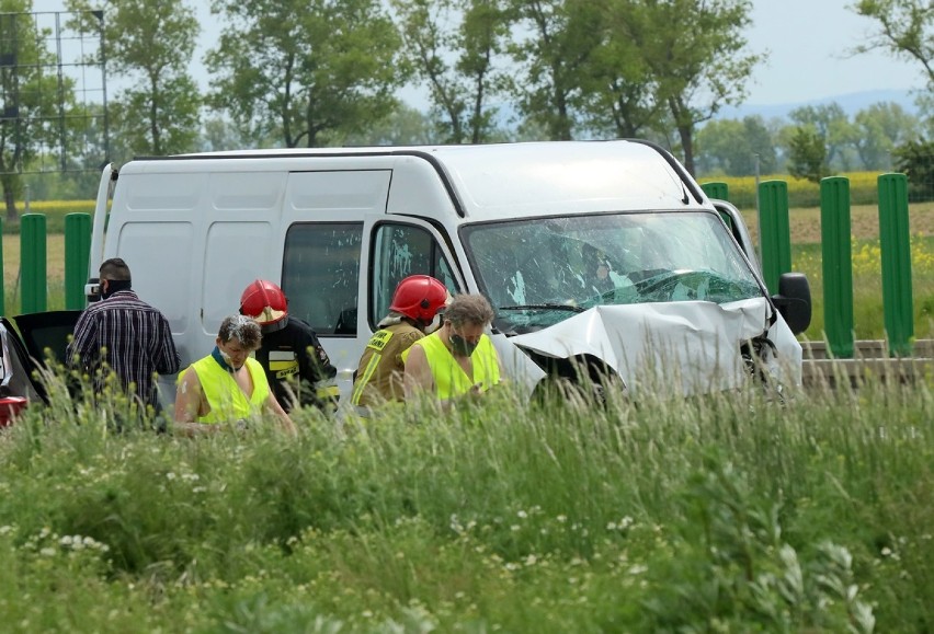 Wypadek na A4 pod Chojnowem. Zderzyły się trzy pojazdy [ZDJĘCIA]