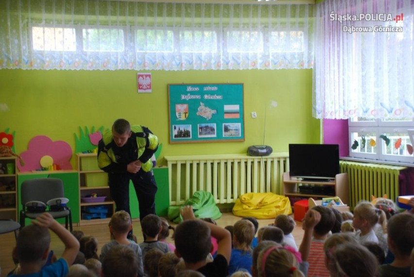 Bezpieczne przedszkole z dąbrowskimi policjantami [FOTO]