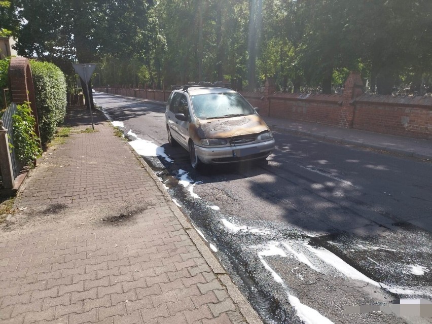 Pożar samochodu osobowego przy ulicy Cmentarnej w Gubinie.