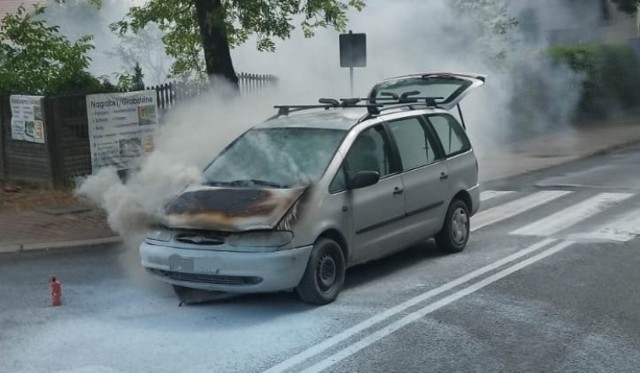 Pożar samochodu osobowego przy ulicy Cmentarnej w Gubinie.