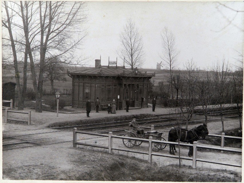 Przystanek kolejowy „Wolbórka” na zdjęciu z 1904...
