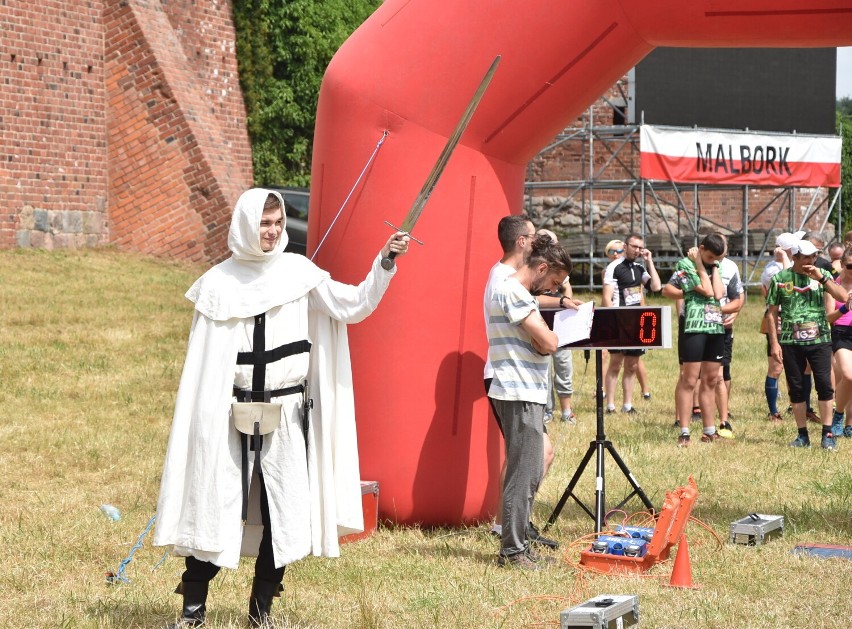 Malbork. V Bieg oraz Marsz Nordic Walking Wałami von Plauena. Rywalizowali na 6 km w zamkowej scenerii 