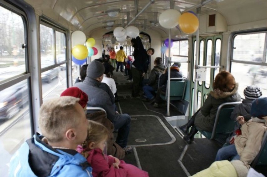 Poznań poznawali jadąc tramwajem 