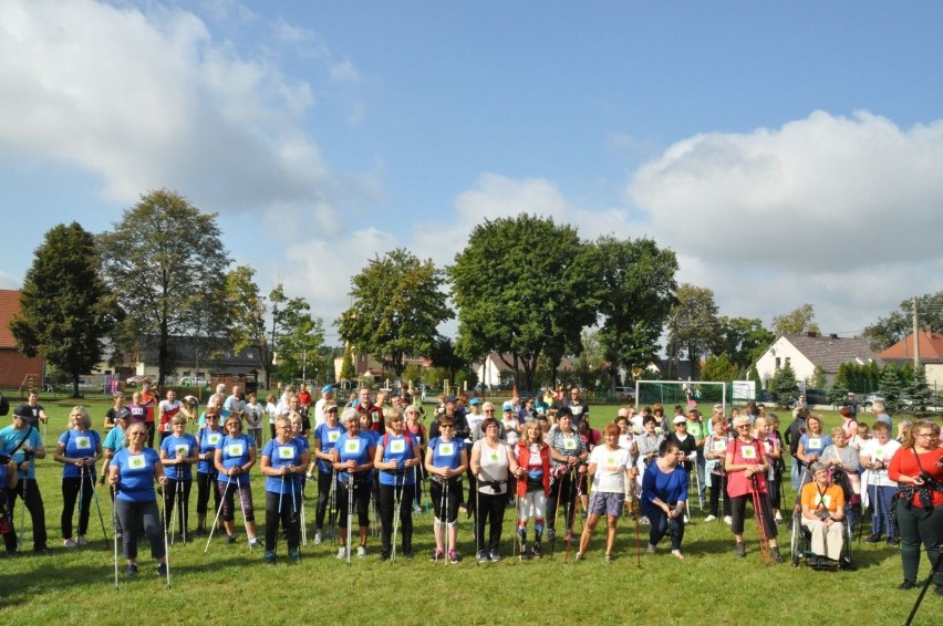 170 uczestników III Opolskiego Marszu Nordic Walking w Suchym Borze. Najlepszym pokonanie 8 kilomertów zajęło nieco ponad 50 minut