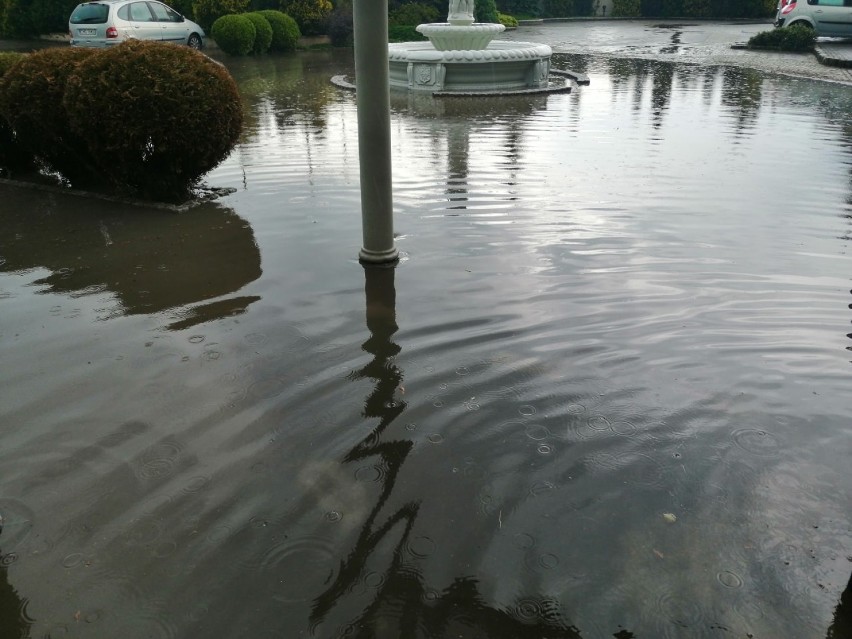 Trzemeszno. Usuwanie skutków piątkowej nawałnicy