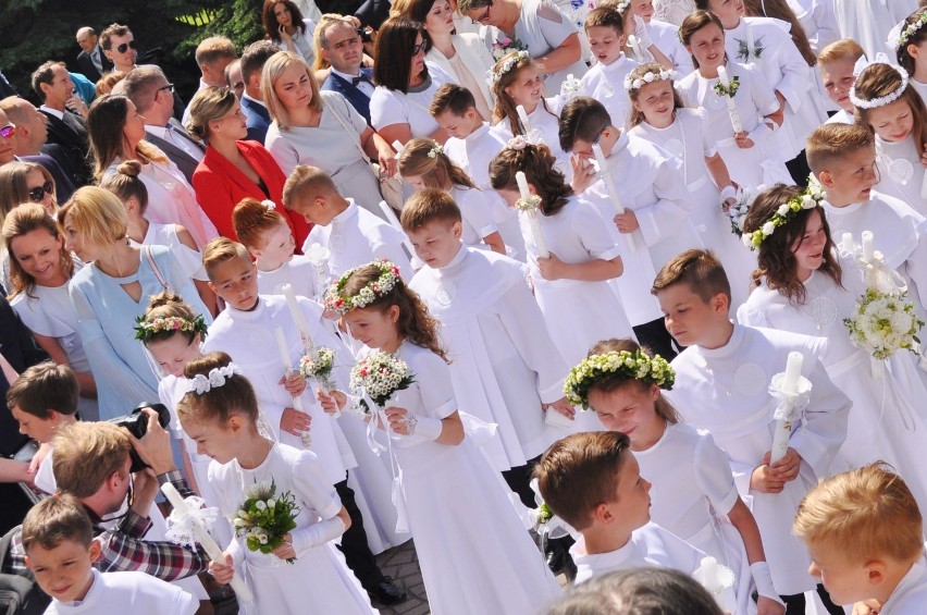 Pierwsza Komunia Święta Piotrków 2018. Komunia w kościele...