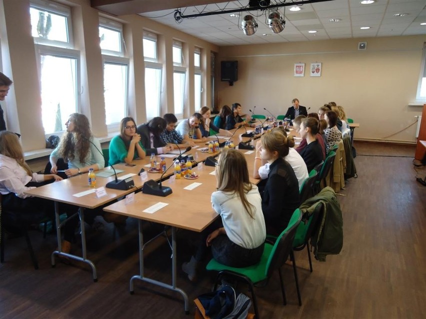 Młodzieżowa Rada Miasta w Zduńskiej Woli rozpoczęła nową kadencję
