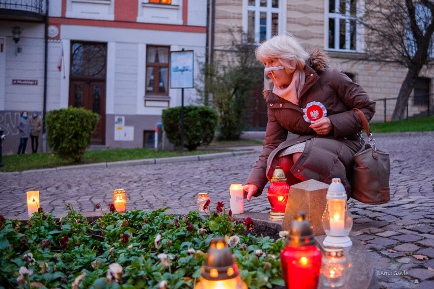 Świętowanie niepodległości odbyło się m.in. przy Pomniku...