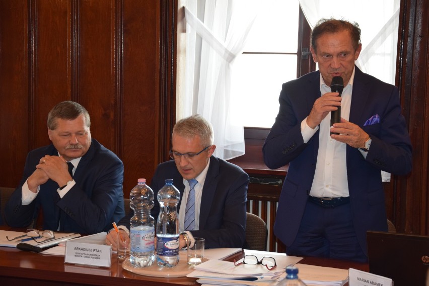 Radni Miasta i Gminy Pleszew udzielili burmistrzowi Marianowi Adamkowi absolutorium za wykonanie budżetu za 2017 rok