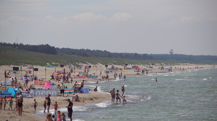 Prawdziwie letni dzień na plaży w Darłówku. W weekend może popadać [zdjęcia]