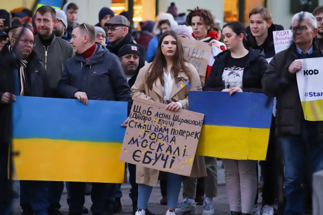 W niedzielę (27.02) Toruń kolejny już raz pokazał swoją solidarność z napadniętą przez Rosję Ukrainą. Zobaczcie zdjęcia z manifestacji, zorganizowanej przez KOD Kujawsko-Pomorskie. >>>>>
