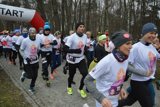 Mimo dojmującego zimna i deszczu, w biegu głównym na trzy kilometry udział wzięło 118 biegaczy.