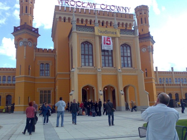 P&oacute;łnocny front dworca - wejście gł&oacute;wne. Fot. Ireneusz Mosiczuk