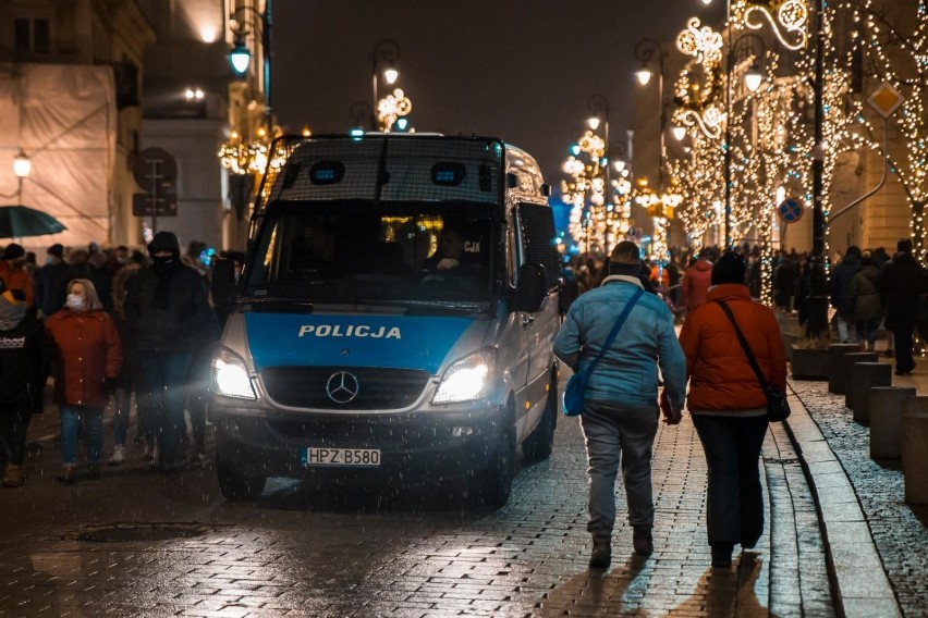 Kwarantanna narodowa może być przedłużona, bo liczba zakażeń...