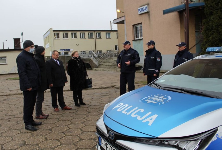 Wieluńska komenda bogatsza o hybrydową toyotę corollę za ponad 100 tysięcy złotych