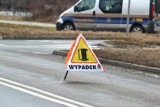 Wypadek w Ochabach: ford uderzył w traktor