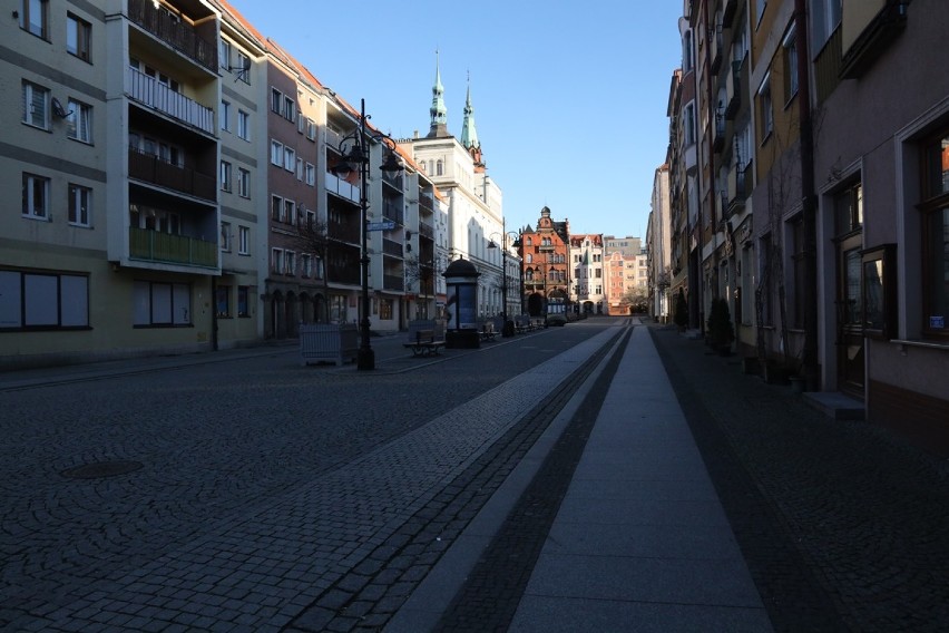 Pustki w Legnicy. Tak wygląda miasto w czasie epidemii [ZDJĘCIA]