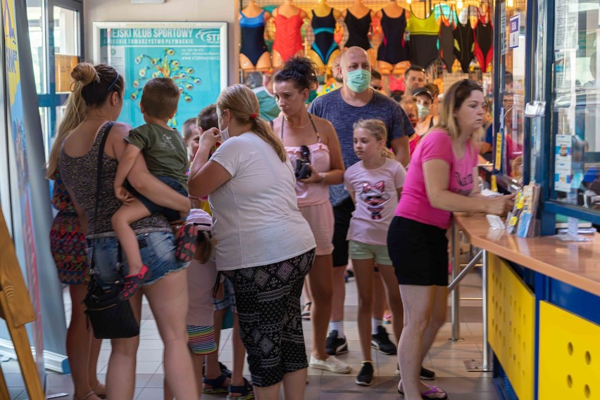 Wodny Park Zabaw w Nowym Sączu otwarty. Piękna pogoda i strumienie zimnej wody