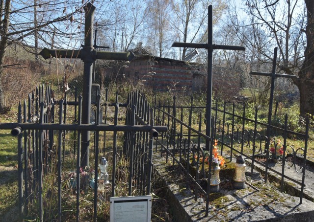 Cmentarz parafialny w Polanie.