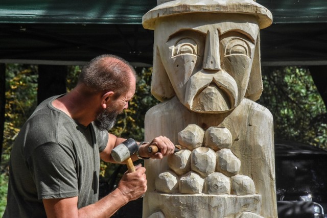 W niedzielę, 24 października w SzOK-u odbędzie się wystawa prac przekazanych przez uczestników i uczestniczki szamotulskich plenerów rzeźbiarskich