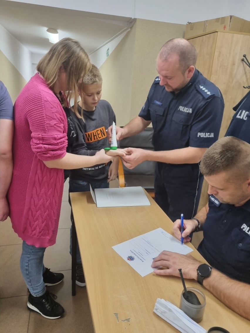 Policjanci odwiedzili Specjalny Ośrodek Szkolno-Wychowawczy w Gromadzicach 