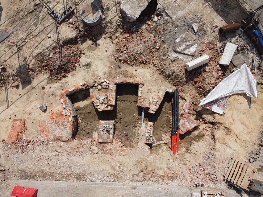 Plac Pięciu Rogów. W centralnej części inwestycji odkryto fundamenty przedwojennych kamienic