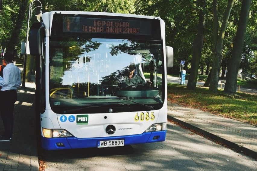 Autobus po Pucku: Od 1 marca 2020 miejska linia ze zmienionym rozkładem. Autobus spod Centrum Handlowego Arkadia odjedzie 5-10 min.