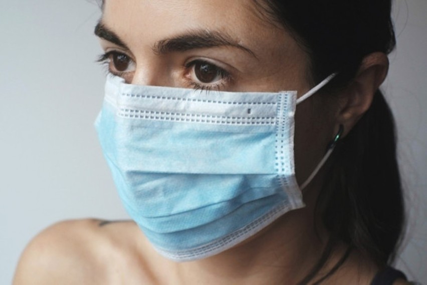 Jak wybrać i właściwie użytkować maskę na twarz, by chronić się przed koronawirusem?