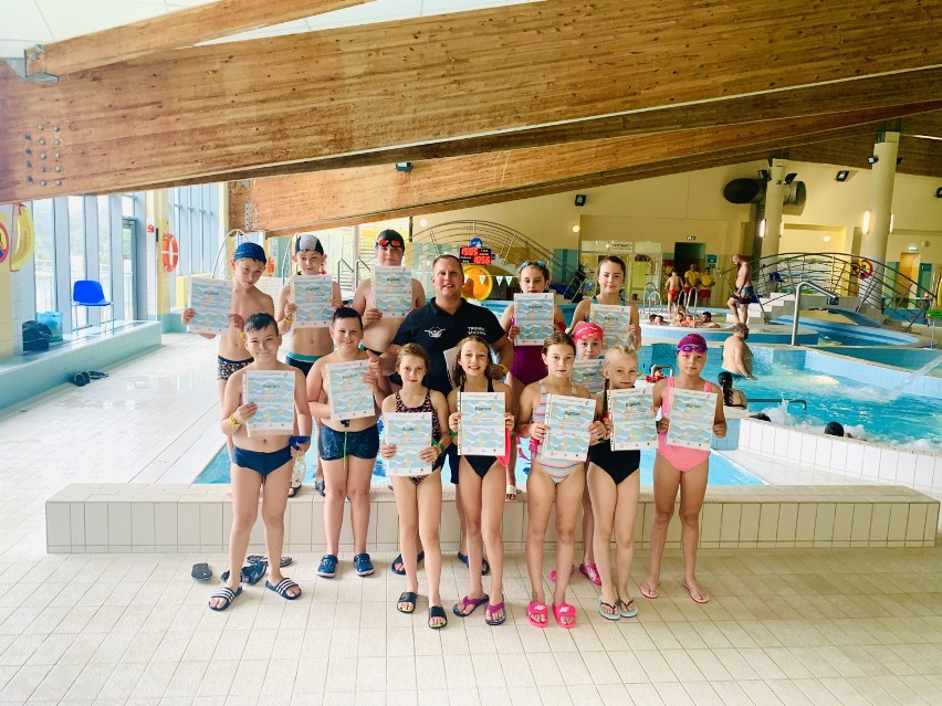 Program powszechnej nauki pływania w Potęgowie. 15 dzieci uczyło się pływać [ZDJĘCIA]