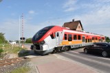 Na tym ważnym przejeździe kolejowym w Malborku rogatki i sygnalizacja jeszcze nie działają. To były testy związane z odbiorem inwestycji
